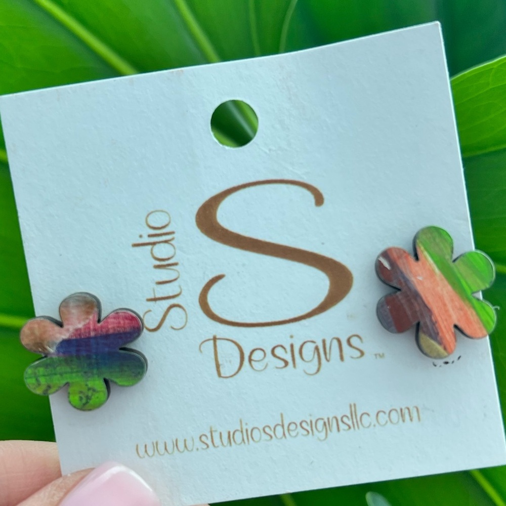 Studio S Design Wood Stud Earrings‎ in Multicolor